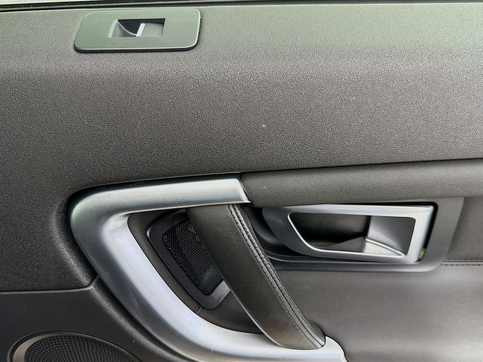 Used 2018 Land Rover Discovery Sport HSE image 30