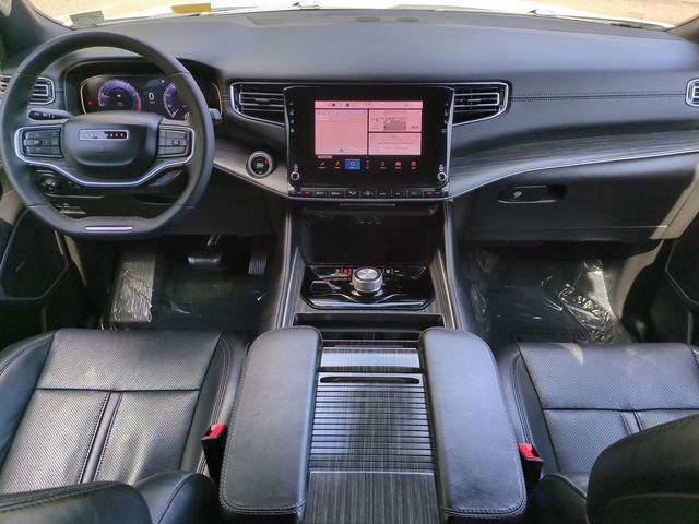 Used 2024 Jeep Wagoneer L Series II w/ Flexible Seating Group AWD/4WD image 15