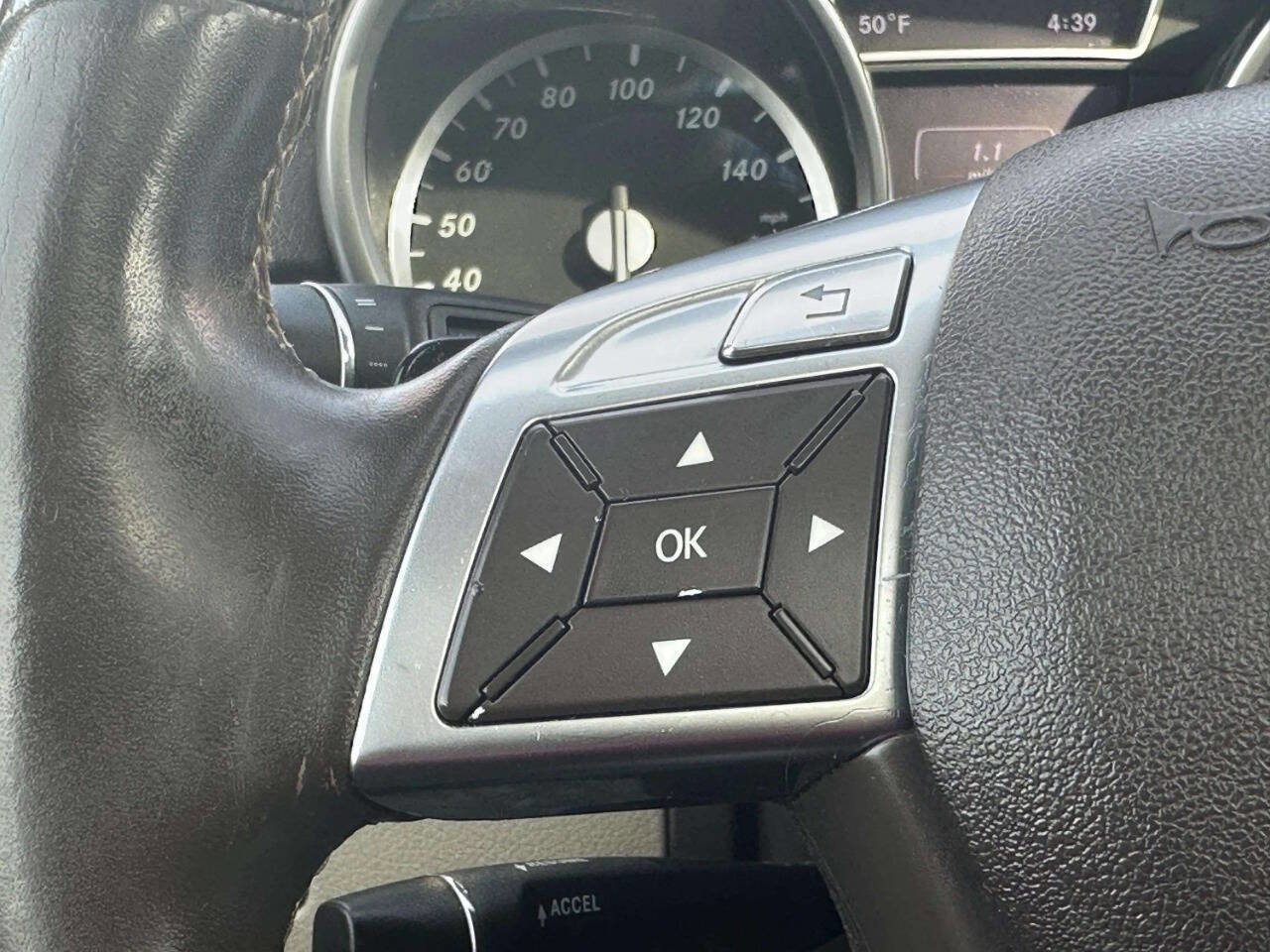 Used 2014 Mercedes-Benz ML 350 ML 350 4MATIC AWD 4dr SUV image 32