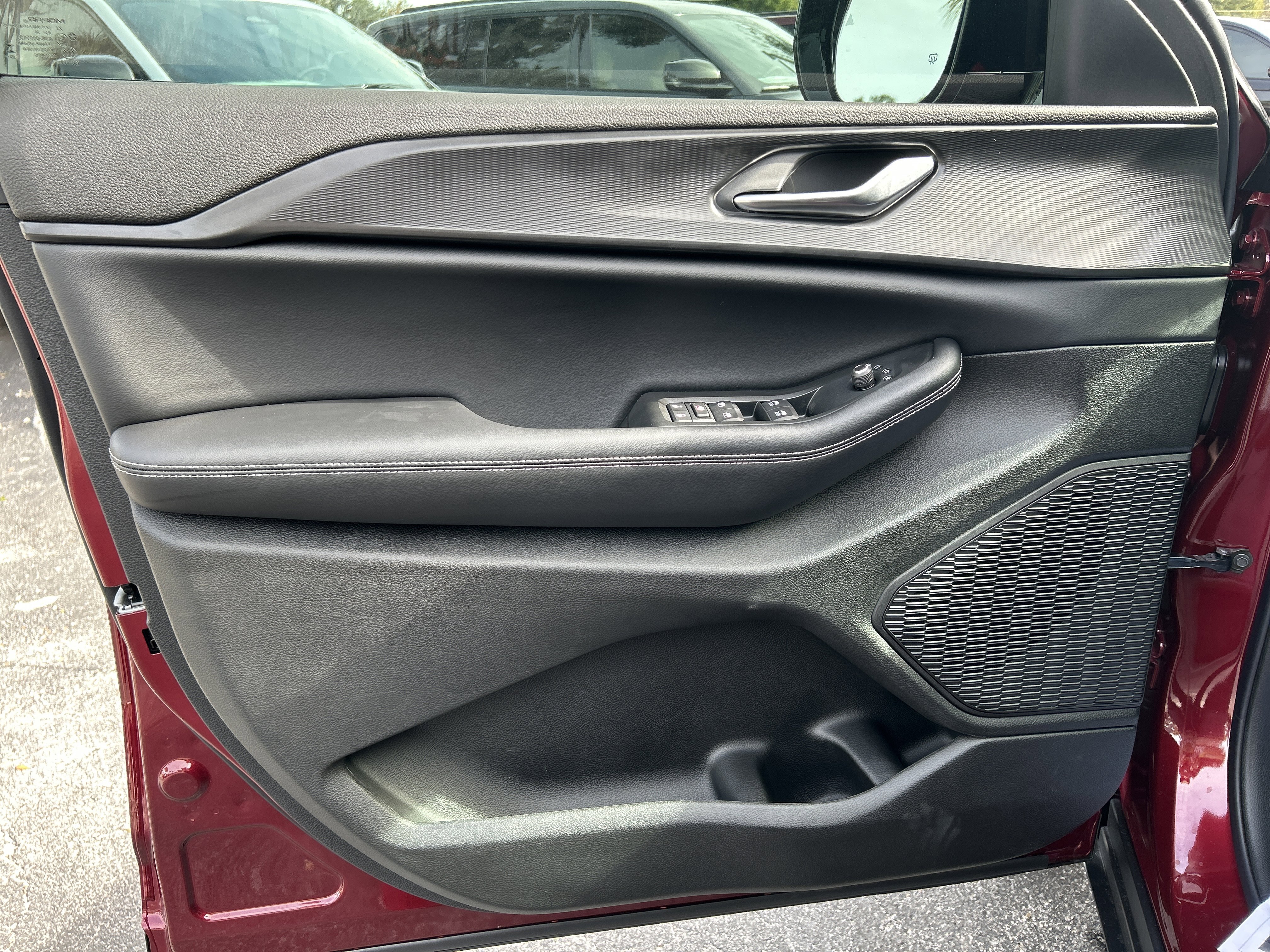 New 2025 Jeep Grand Cherokee Altitude image 12