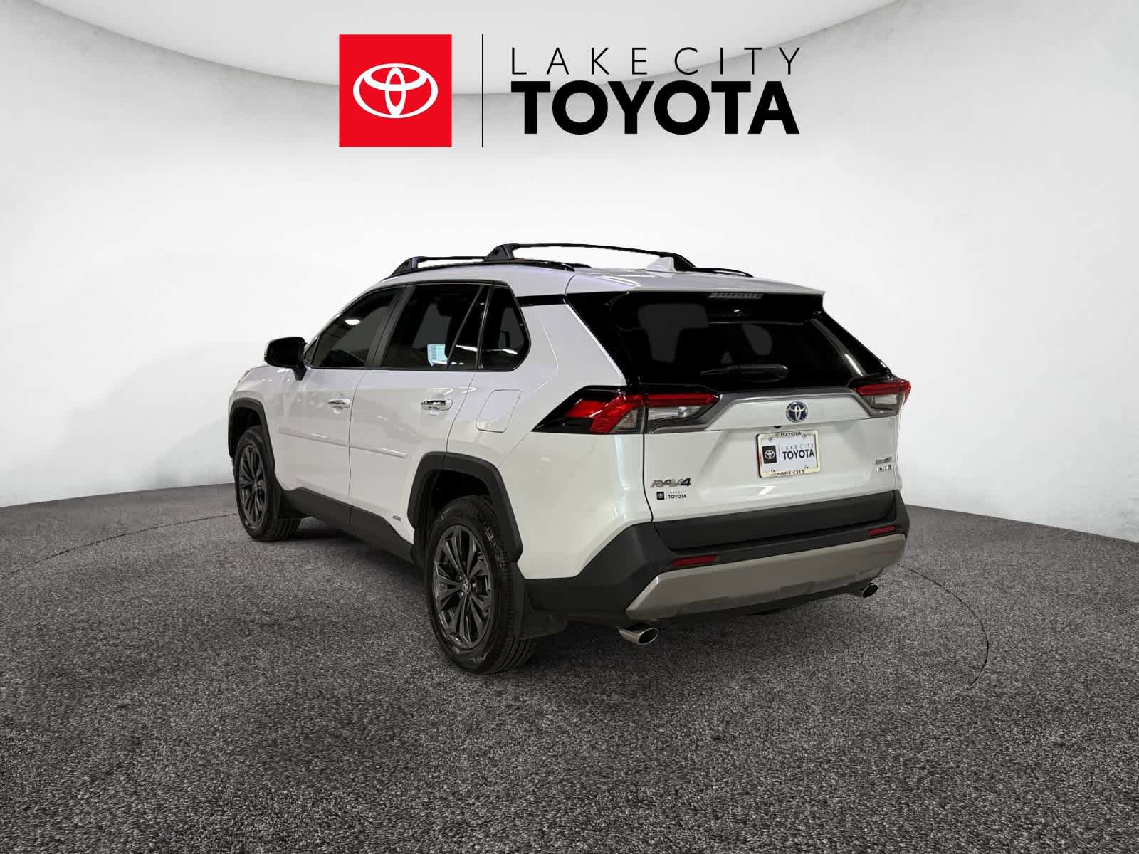 Used 2024 Toyota RAV4 Limited w/ Advanced Technology Package image 5