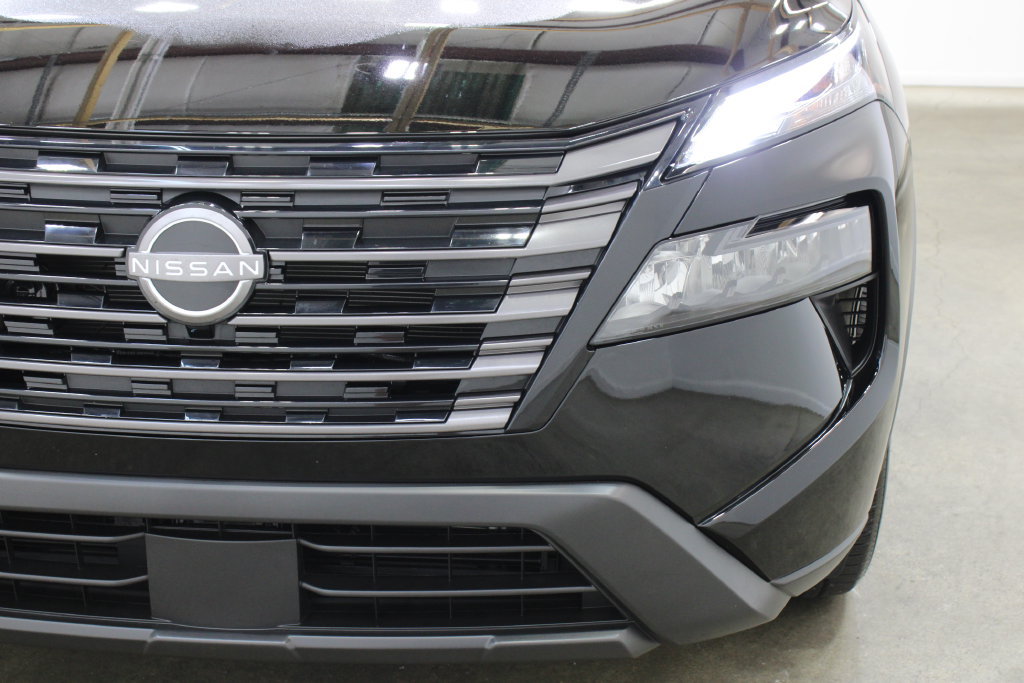 Used 2026 Nissan Rogue SV FWD image 8