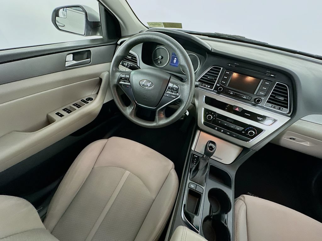 Used 2015 Hyundai Sonata SE w/ Option Group 09 FWD image 9