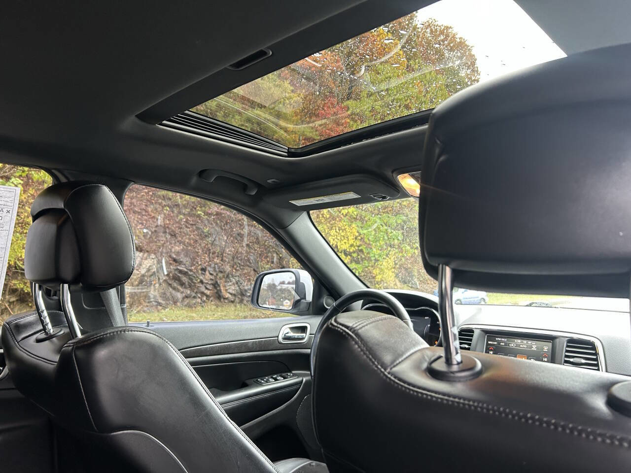 Used 2017 Jeep Grand Cherokee Altitude image 25