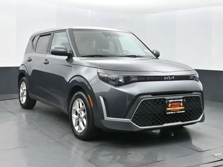 Used 2023 Kia Soul LX w/ Option Group 015 image 2