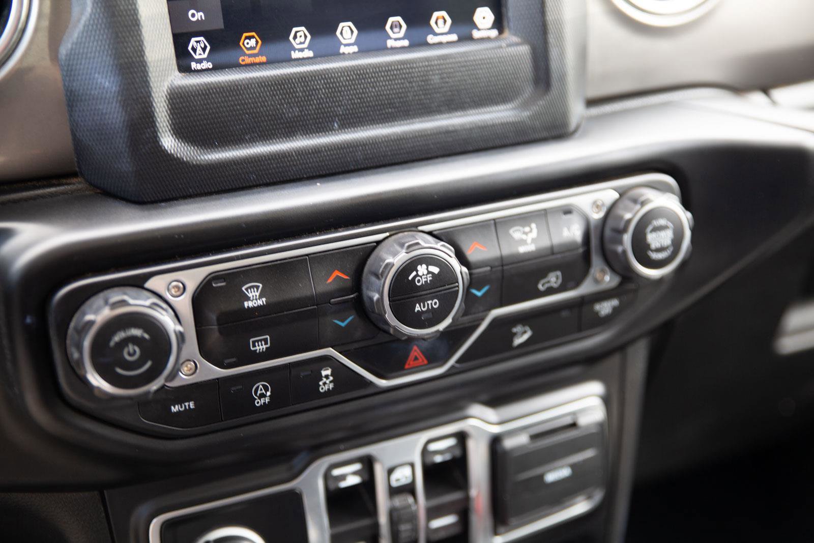 Used 2020 Jeep Wrangler Unlimited Sahara image 10