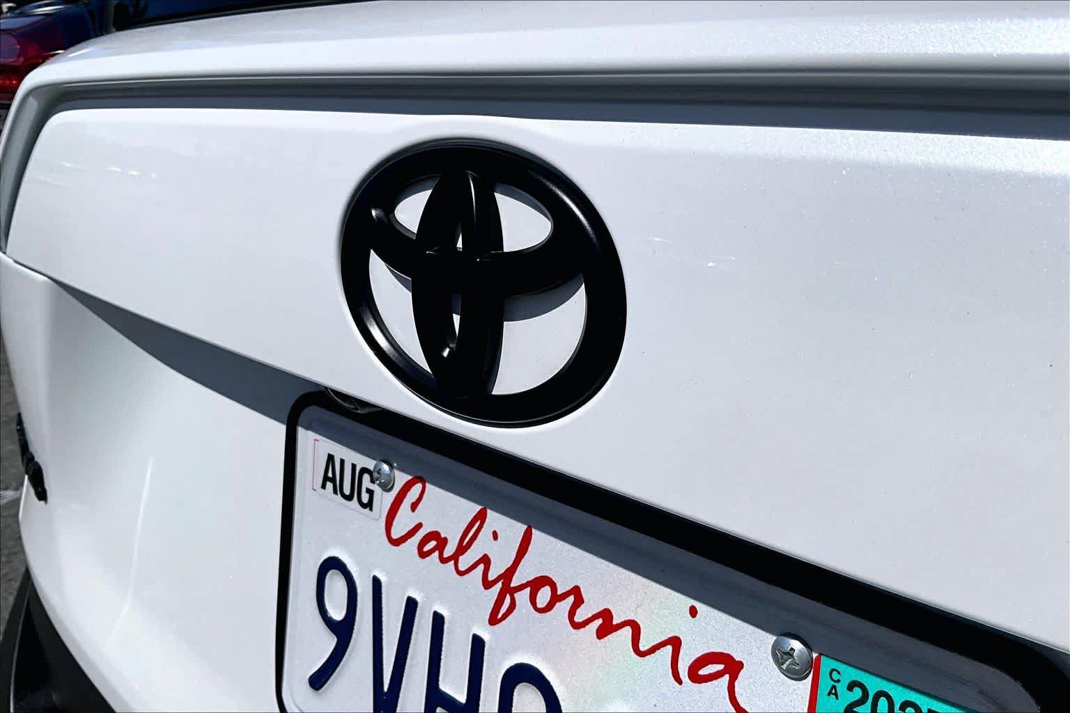 Used 2025 Toyota RAV4 XLE Premium FWD image 9