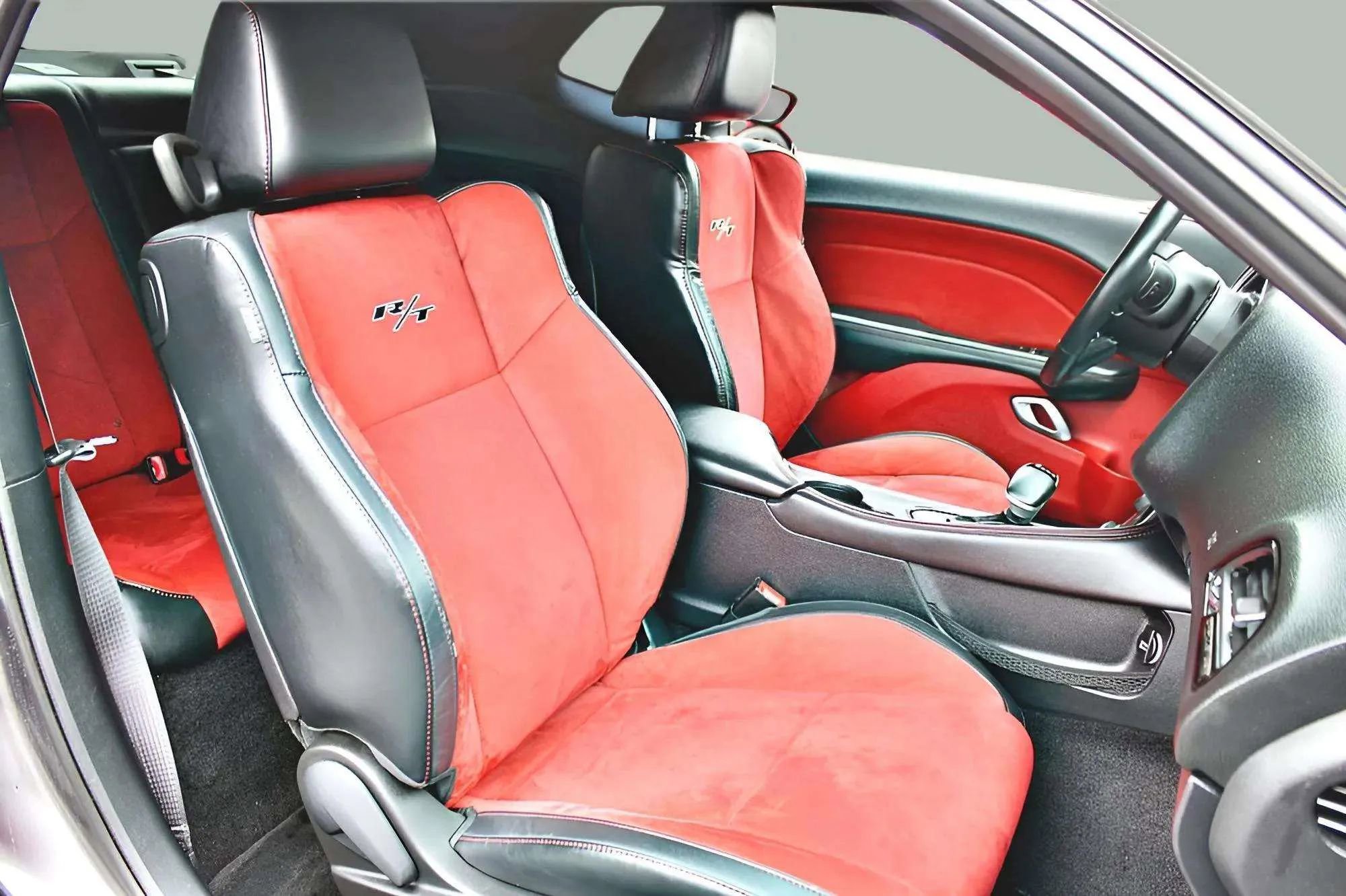 Used 2015 Dodge Challenger R/T Plus image 21