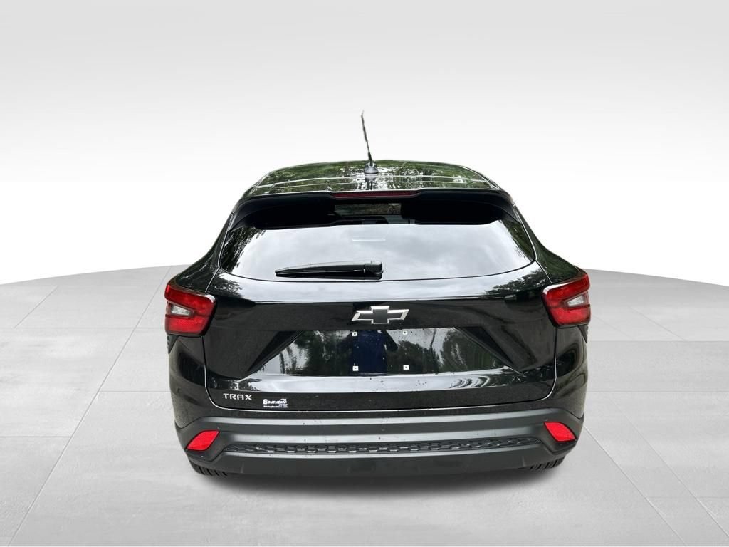 Used 2024 Chevrolet Trax LS w/ Driver Confidence Package FWD image 4