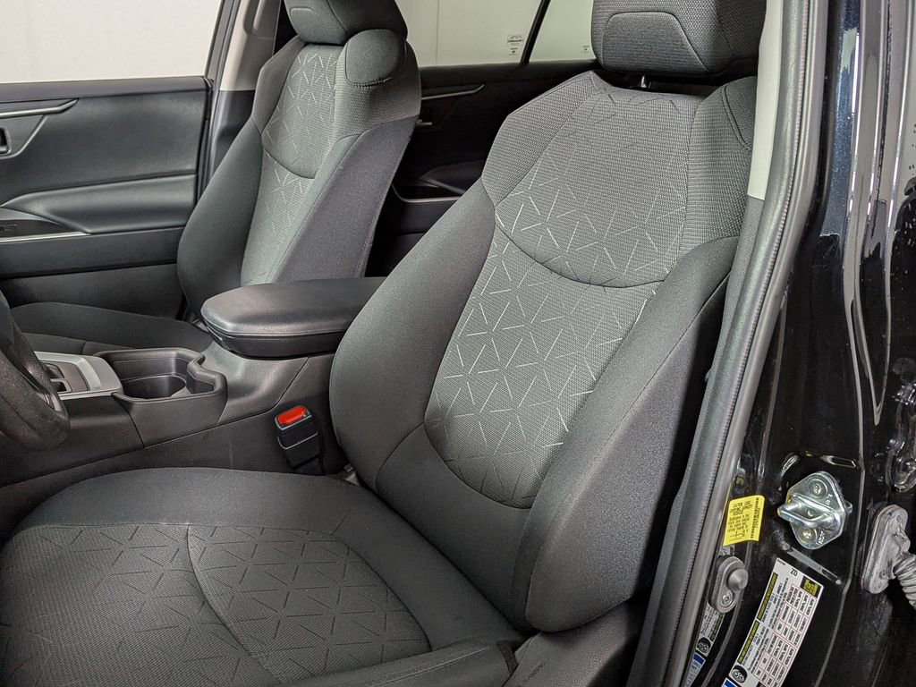 Used 2021 Toyota RAV4 XLE image 15