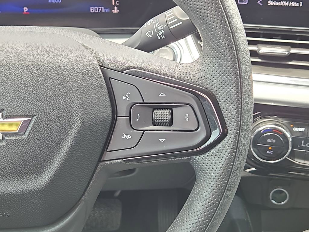 Used 2025 Chevrolet Trax LT FWD image 20