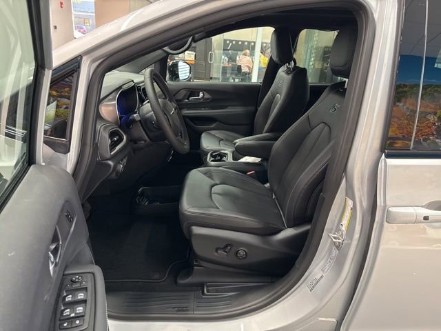 New 2026 Chrysler Pacifica Select image 21