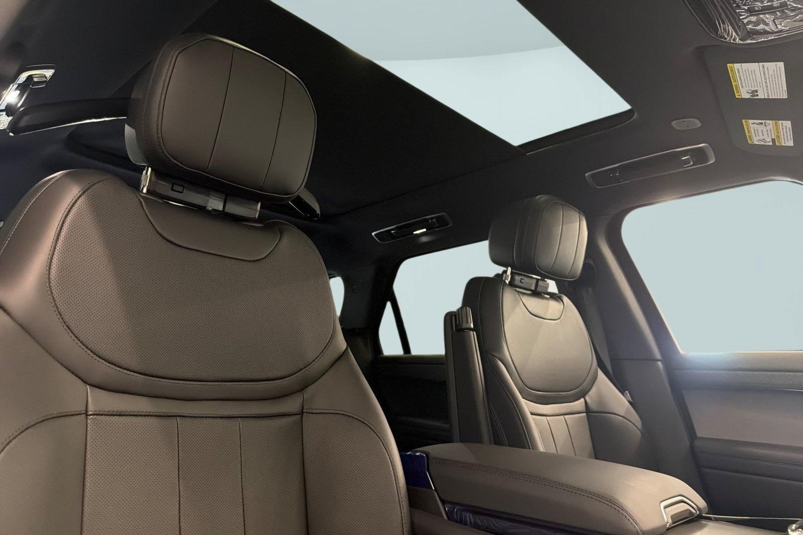 New 2027 Land Rover Range Rover Sport SE AWD/4WD image 22