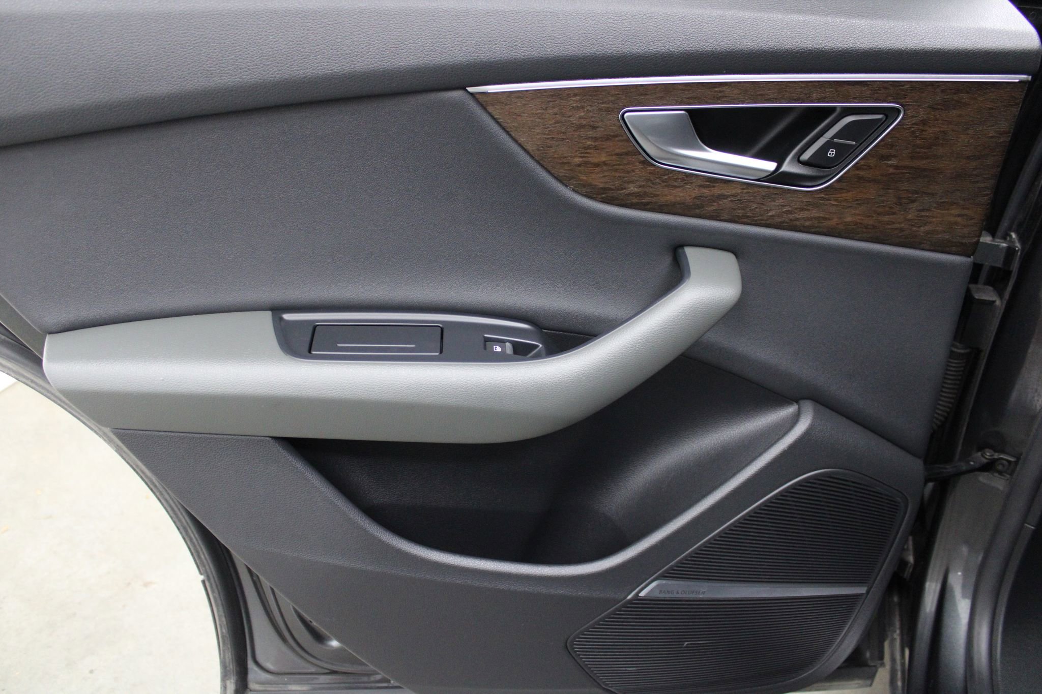 Used 2020 Audi Q8 Premium Plus AWD/4WD image 21