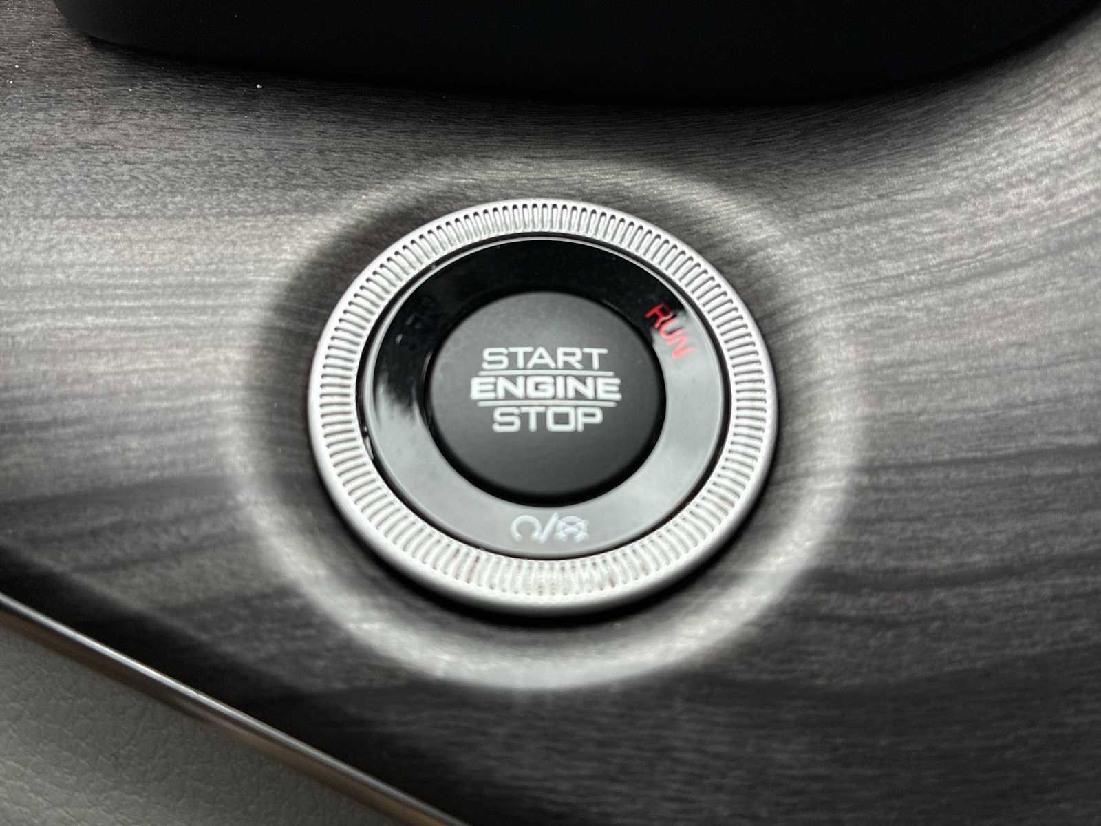 Used 2022 Jeep Grand Cherokee L Overland w/ Advanced Protech Group III image 17