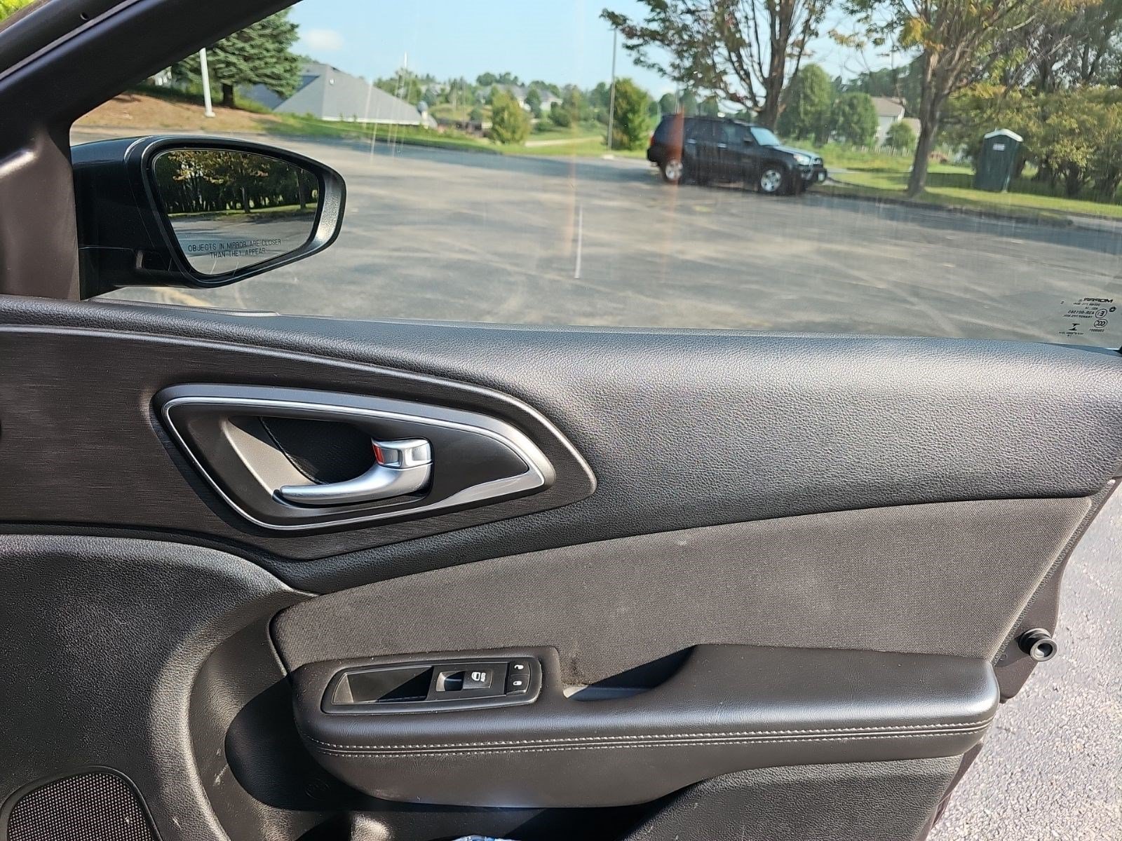 Used 2015 Chrysler 200 Limited FWD image 11