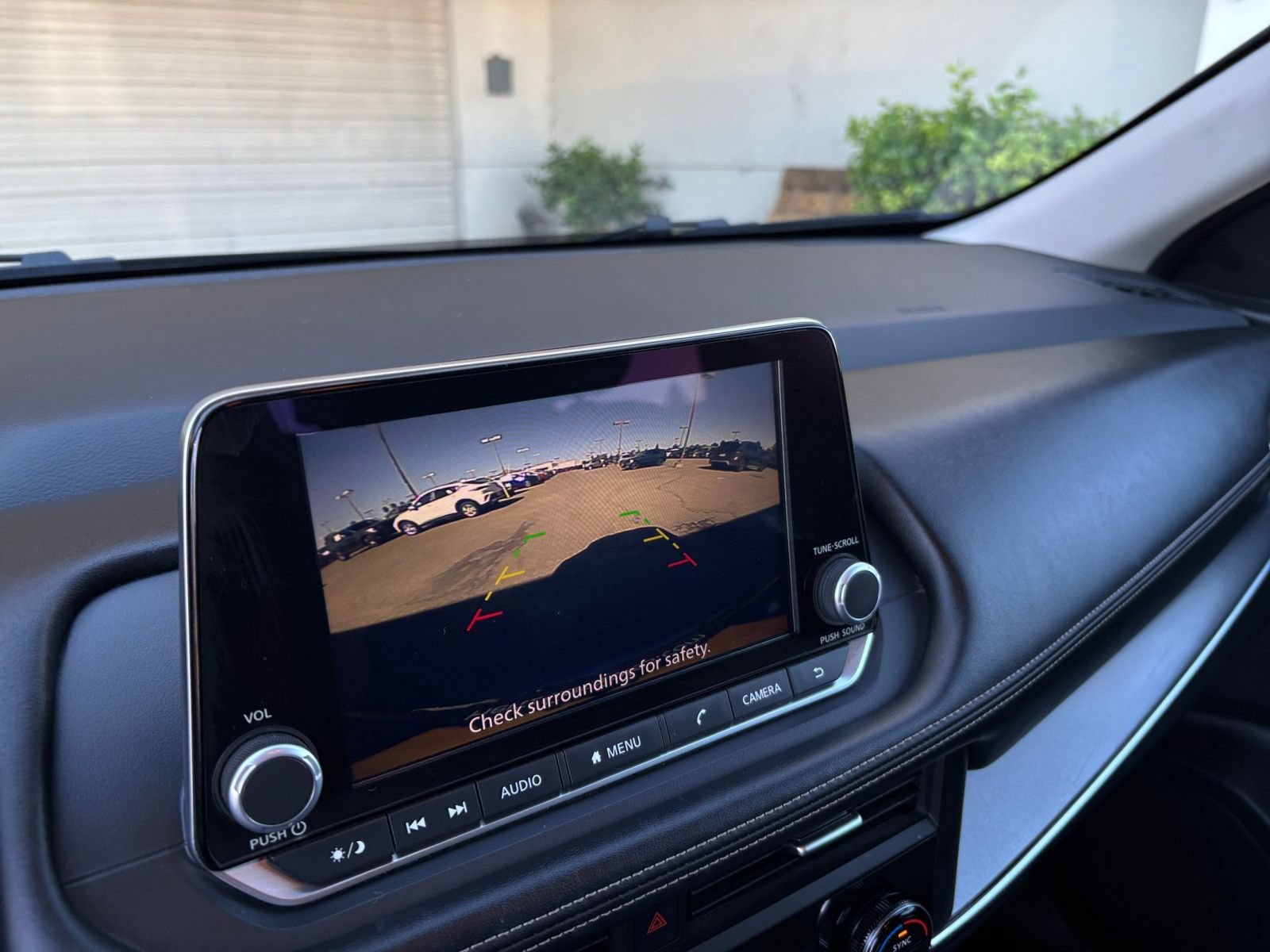 Used 2025 Nissan Rogue SV FWD image 25