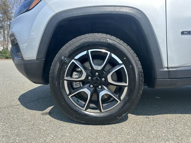 Used 2024 Jeep Compass Trailhawk AWD/4WD image 11