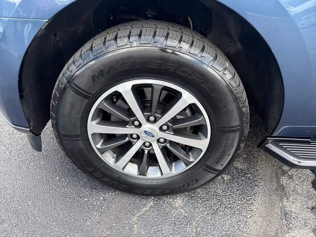 Used 2019 Ford Expedition XLT w/ Equipment Group 202A AWD/4WD image 27
