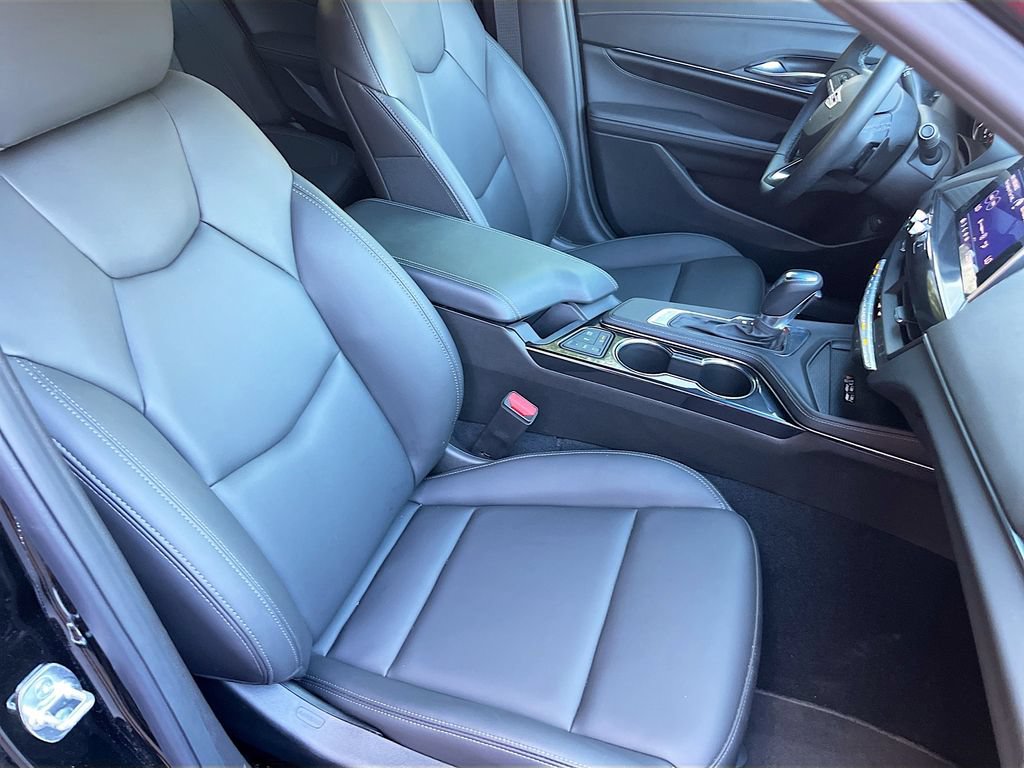 Used 2025 Cadillac CT4 Luxury w/ Cold Weather Package RWD image 27