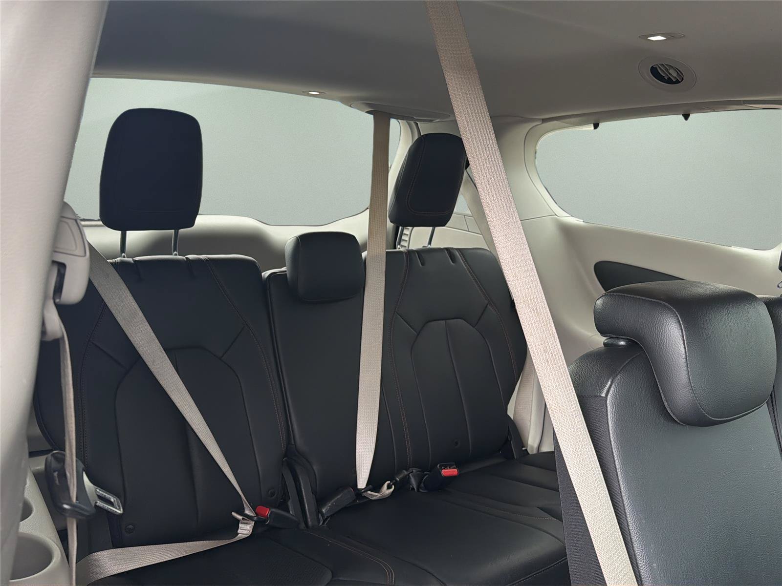 Used 2019 Chrysler Pacifica Touring-L FWD image 23