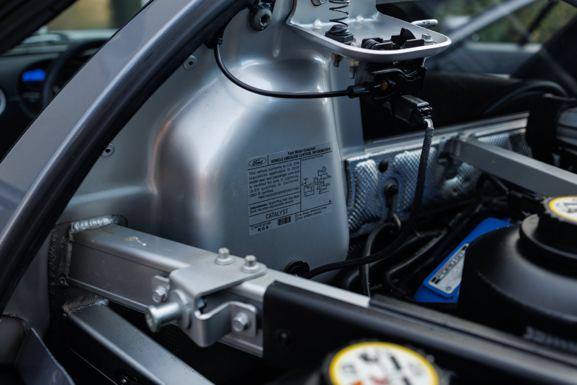 Used 2006 Ford GT RWD image 98