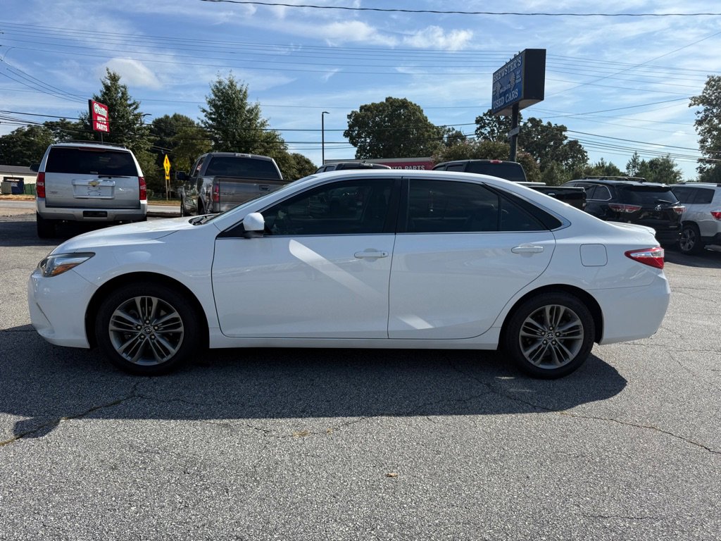 Used 2017 Toyota Camry SE image 4