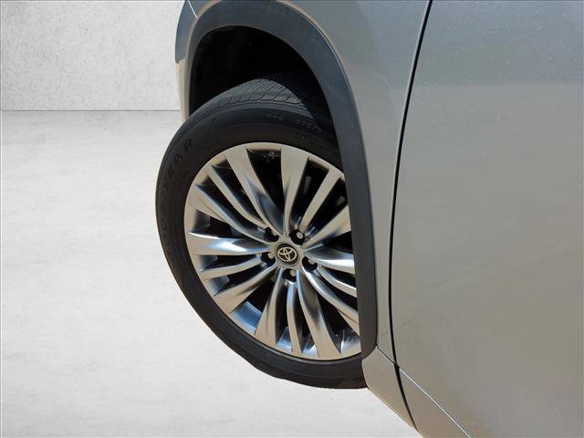 Used 2023 Toyota Highlander Platinum FWD image 10