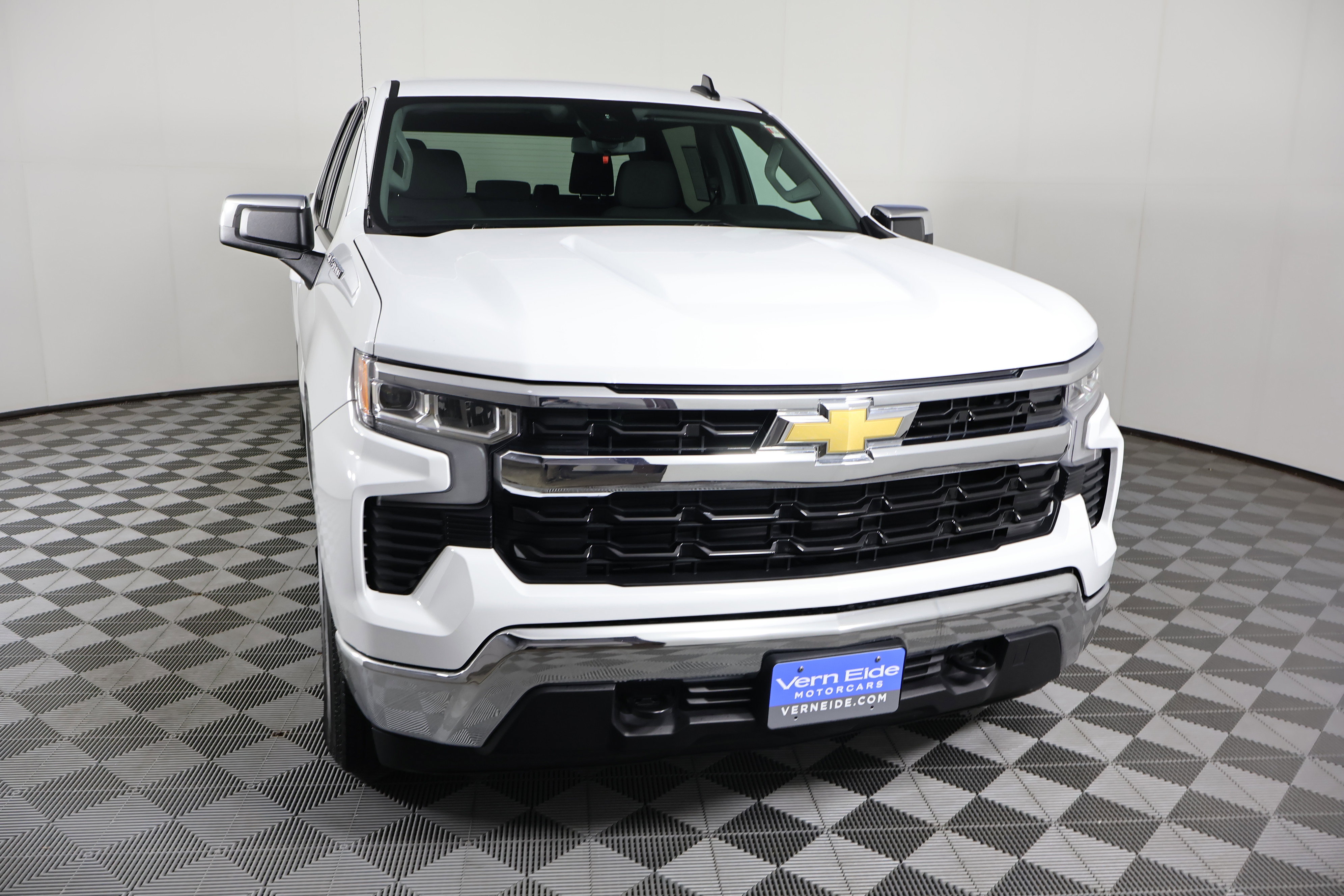 Used 2025 Chevrolet Silverado 1500 LT image 3