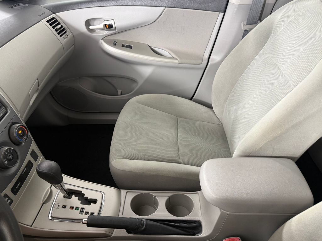 Used 2012 Toyota Corolla LE FWD image 18