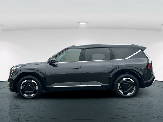 Used 2024 Kia EV9 Land AWD/4WD image 3