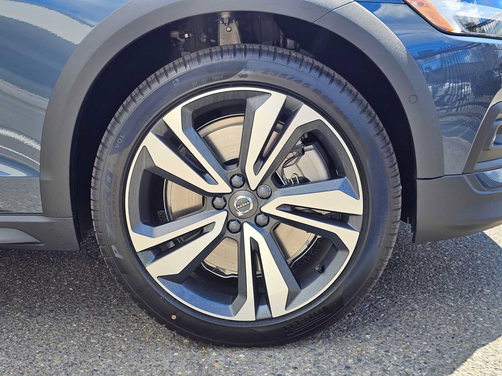 New 2026 Volvo V60 B5 Cross Country Plus w/ Protection Package Premier AWD/4WD image 9