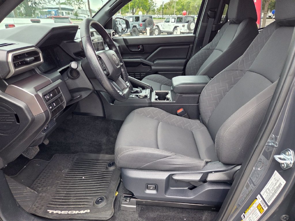 Used 2025 Toyota Tacoma SR5 AWD/4WD image 5