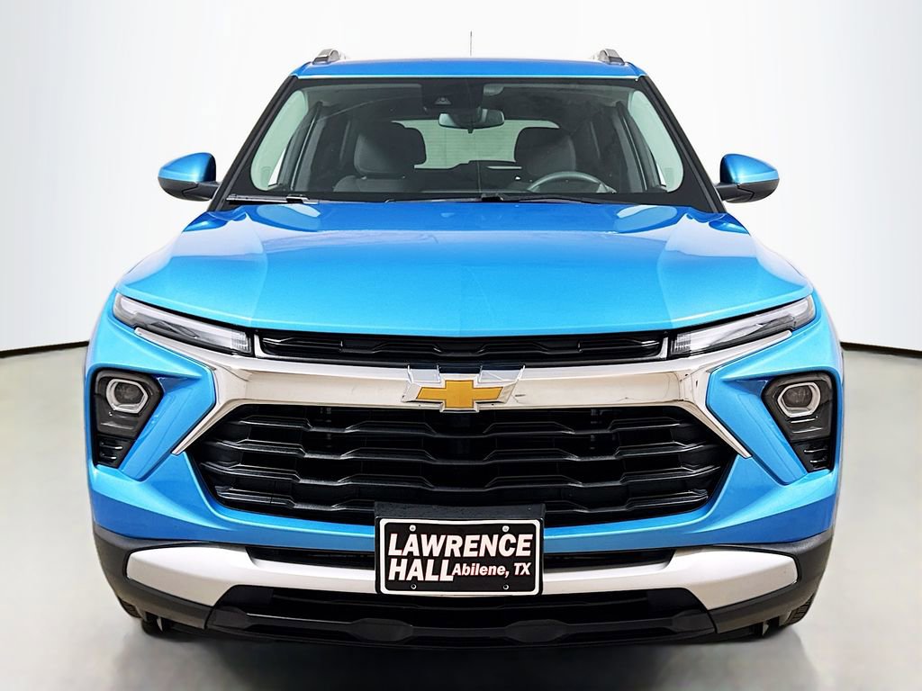Used 2025 Chevrolet TrailBlazer LT image 2