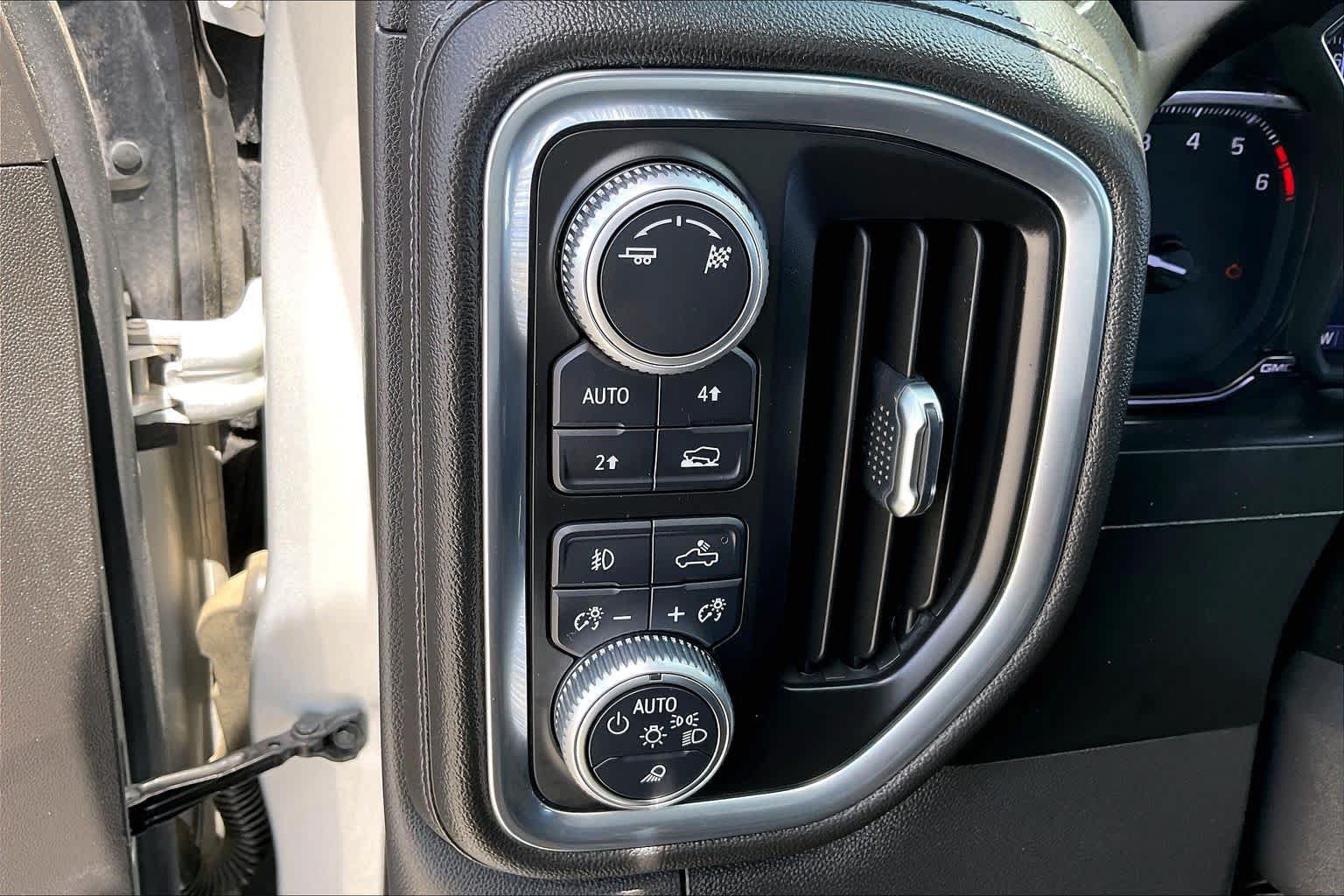 Used 2019 GMC Sierra 1500 SLT AWD/4WD image 14