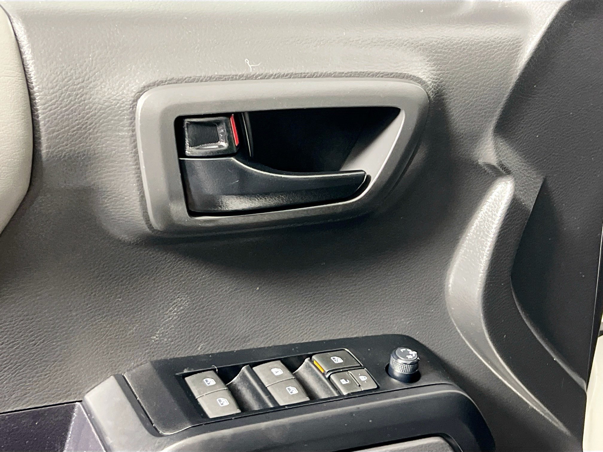Used 2023 Toyota Tacoma SR AWD/4WD image 16