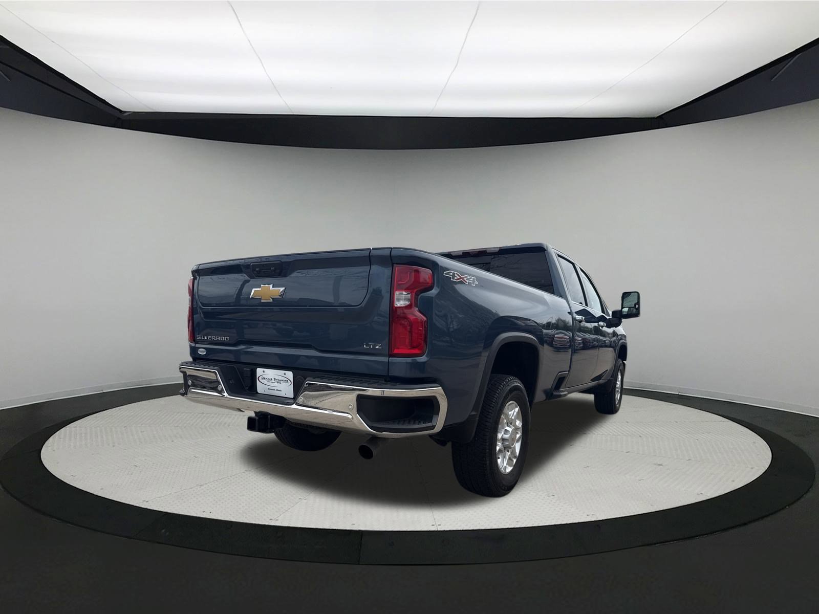 Used 2024 Chevrolet Silverado 3500 LTZ w/ LTZ Premium Package image 5