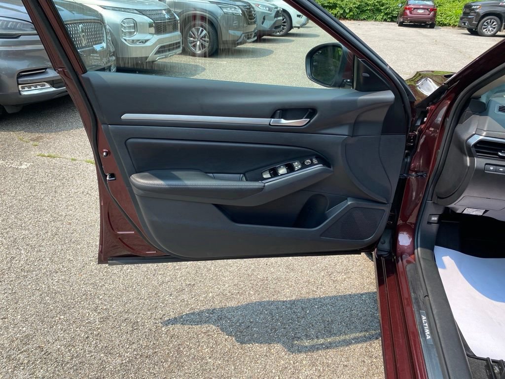 Used 2025 Nissan Altima 2.5 SL AWD/4WD image 10