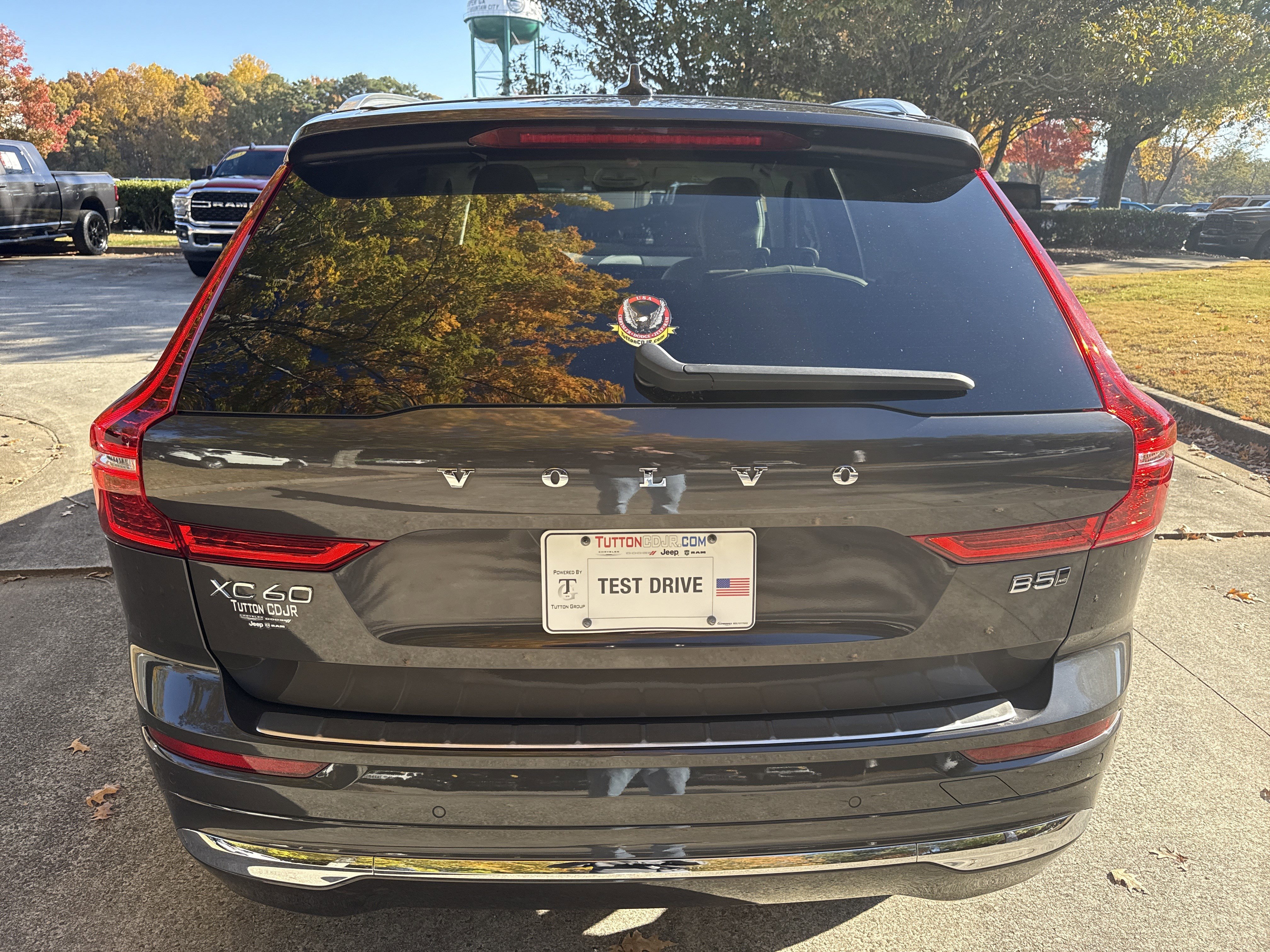 Used 2023 Volvo XC60 B5 Ultimate w/ Climate Package image 6