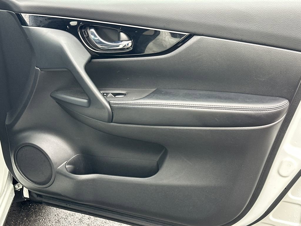 Used 2021 Nissan Rogue Sport SV image 14