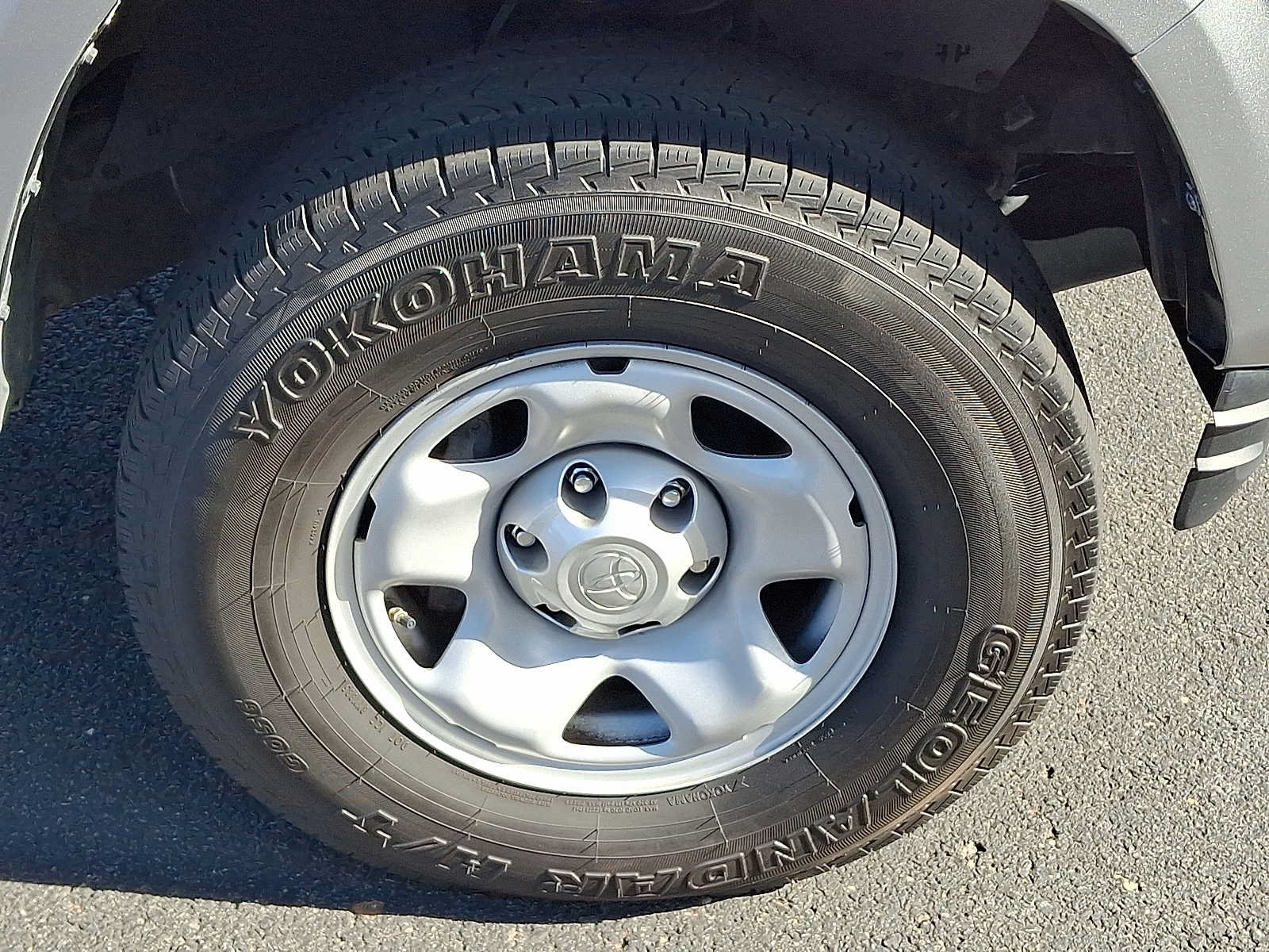 Used 2023 Toyota Tacoma SR AWD/4WD image 9