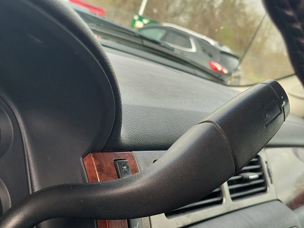 Used 2009 Chevrolet Silverado 1500 LTZ image 13