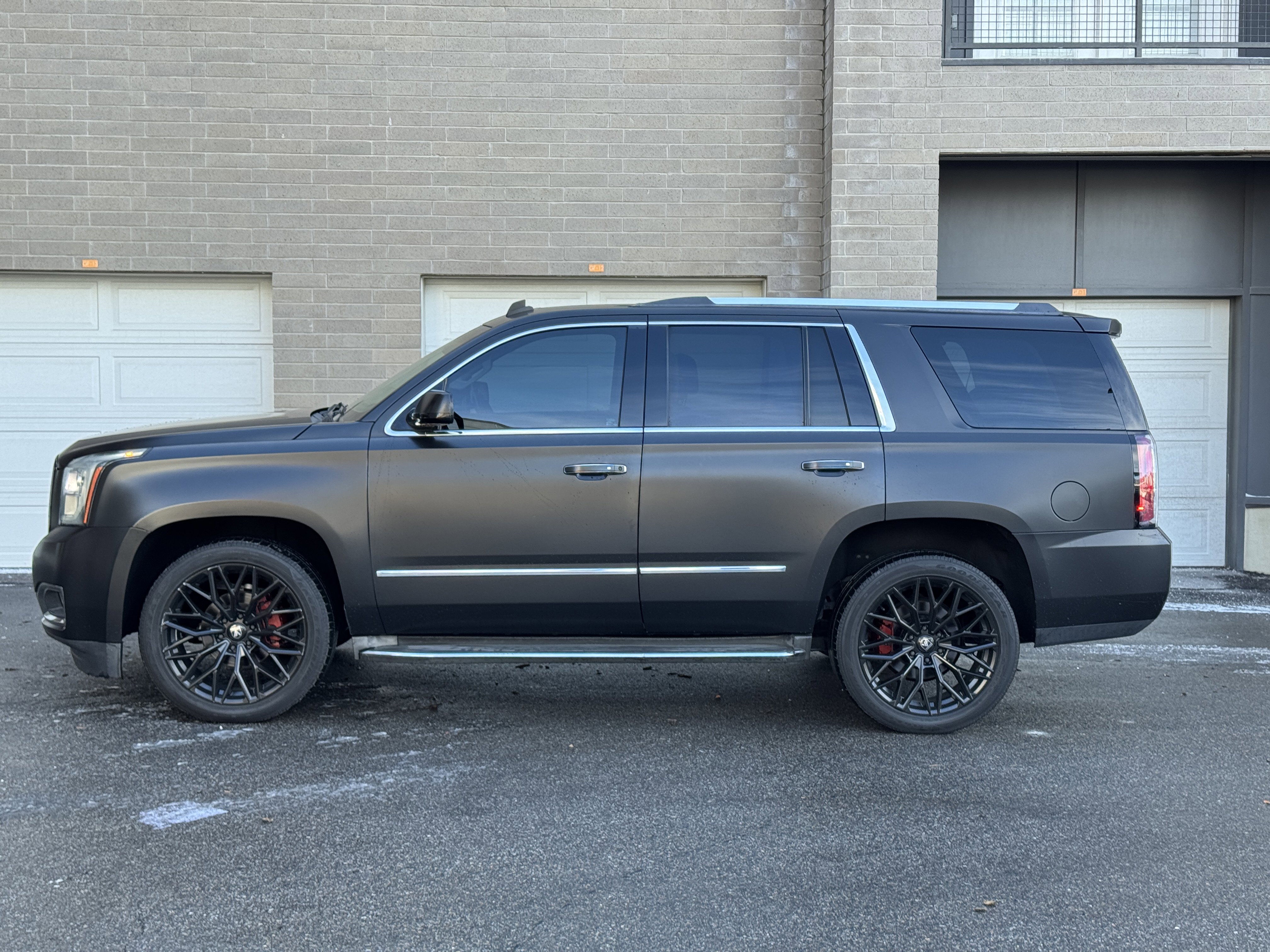 Used 2015 GMC Yukon Denali w/ Touring Package AWD/4WD image 2