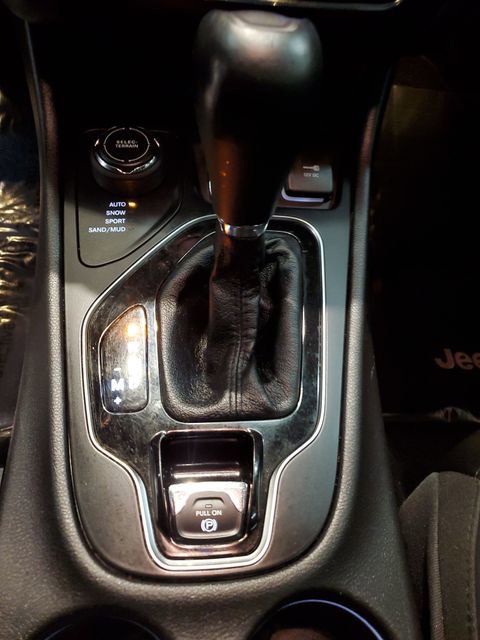Used 2019 Jeep Cherokee Limited AWD/4WD image 25