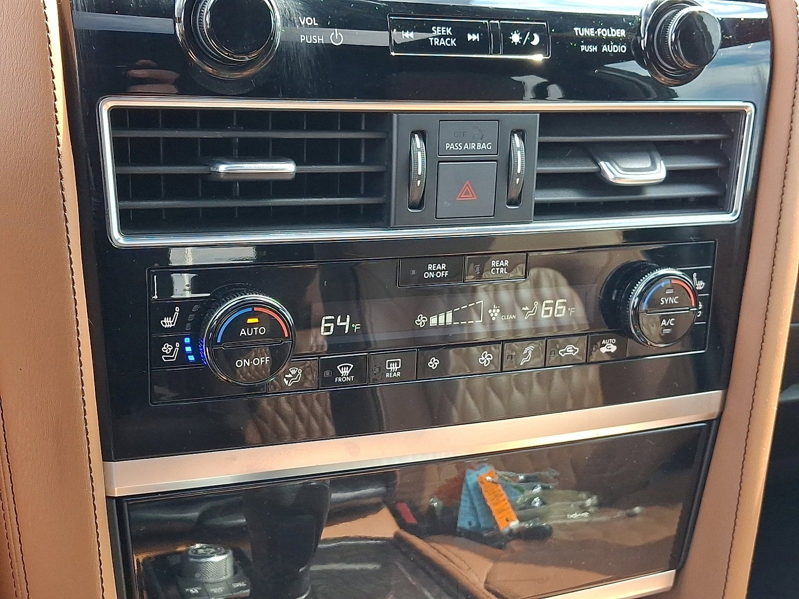 Used 2024 INFINITI QX80 Sensory AWD/4WD image 17