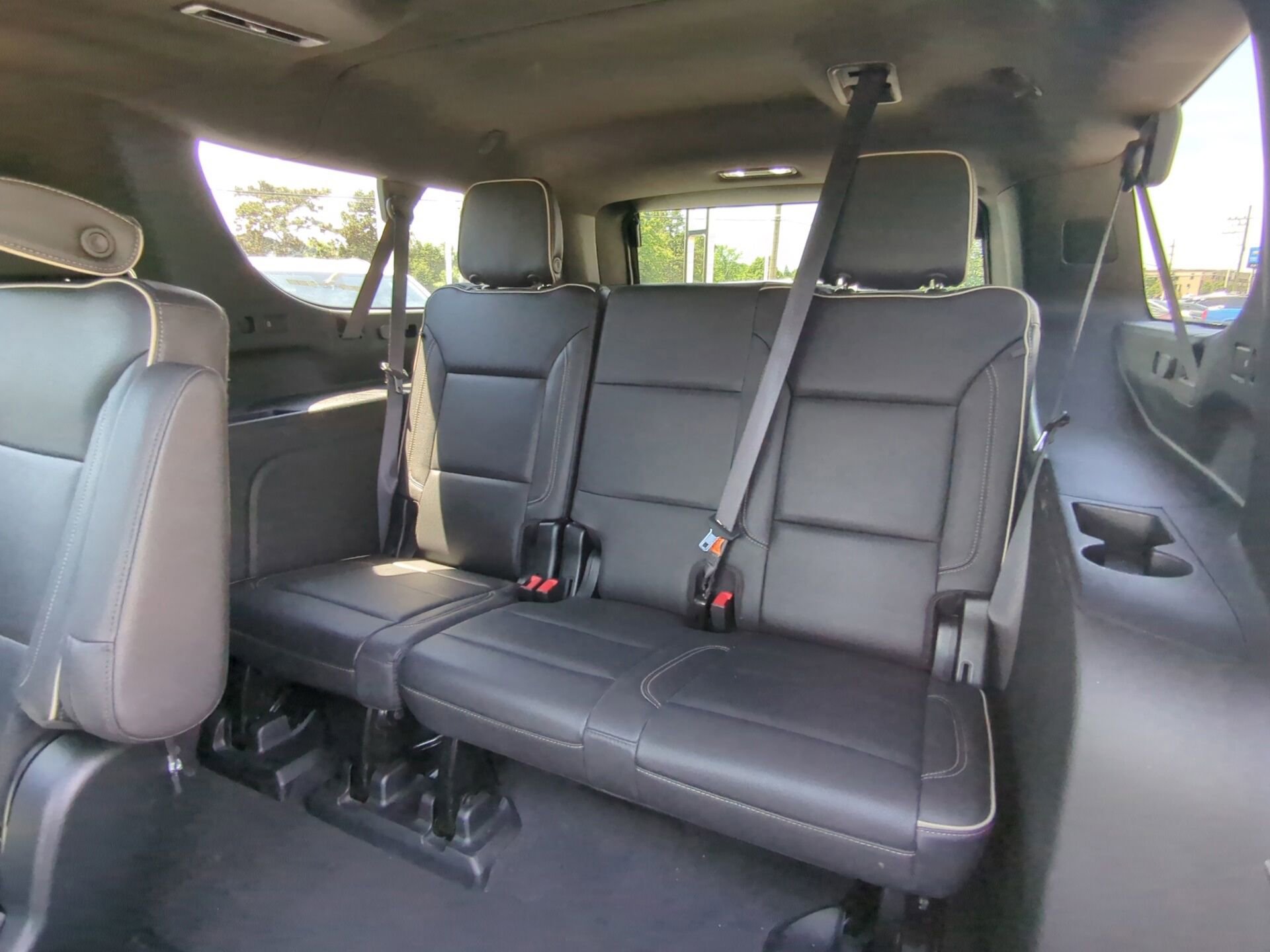 Used 2023 GMC Yukon XL SLT AWD/4WD image 10