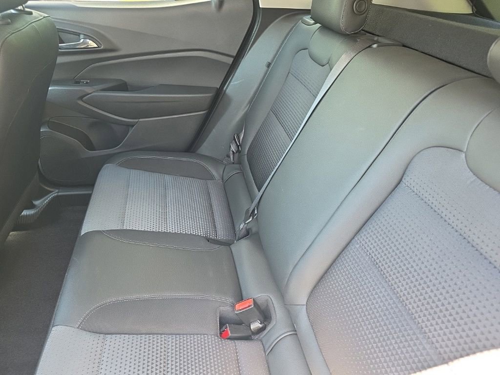 Used 2025 Chevrolet Trax LT image 18