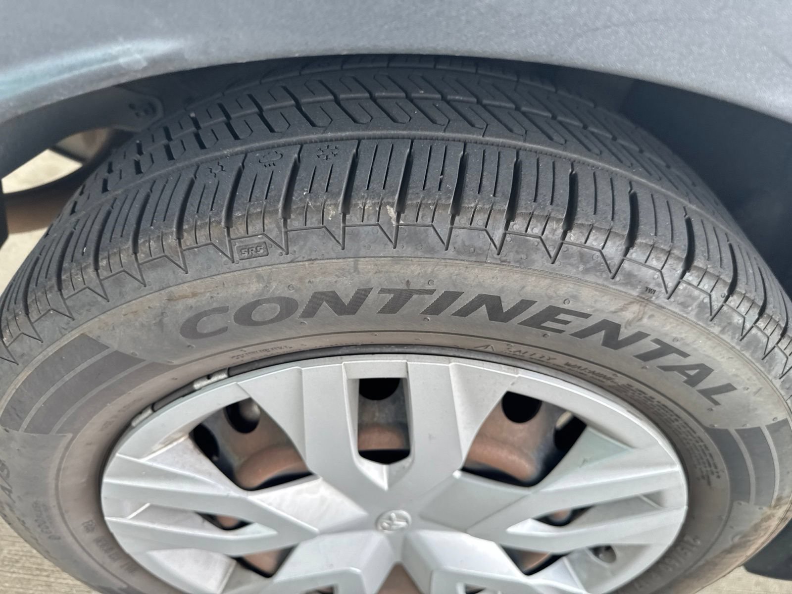 Used 2020 Toyota C-HR LE FWD image 18