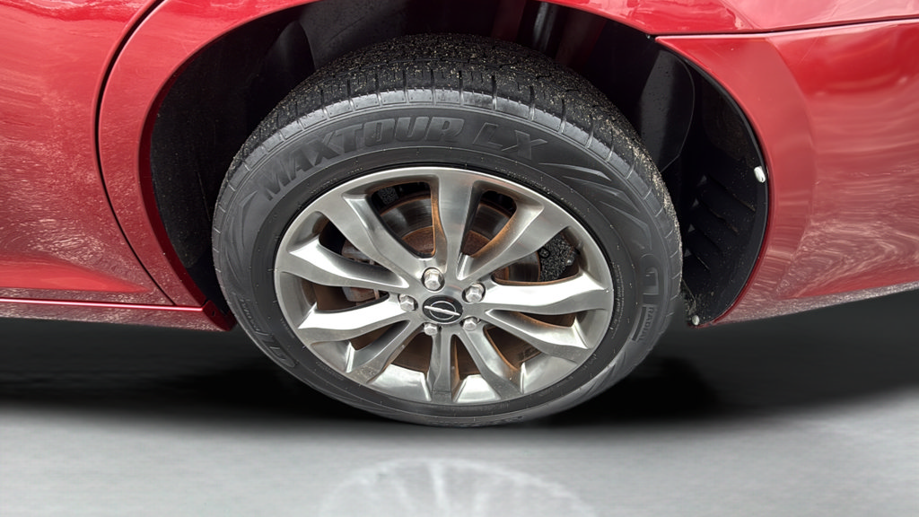 Used 2014 Chrysler 300 S AWD/4WD image 31
