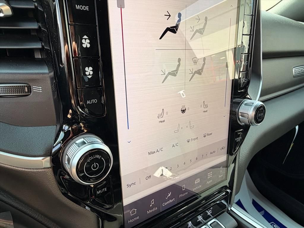 New 2026 RAM 1500 4x4 Crew Cab image 15